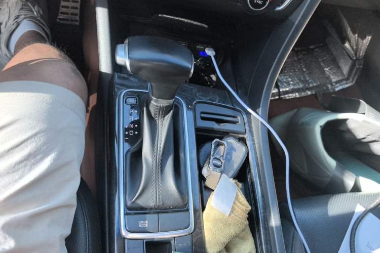 Used Kia K5 2017 2.0L Automatic 15th Anniversary Special Edition LUX Gear Lever