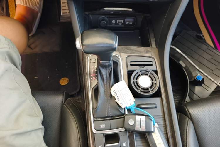 Used Kia K5 2017 2.0L Automatic 15th Anniversary Special Edition LUX Gear Lever