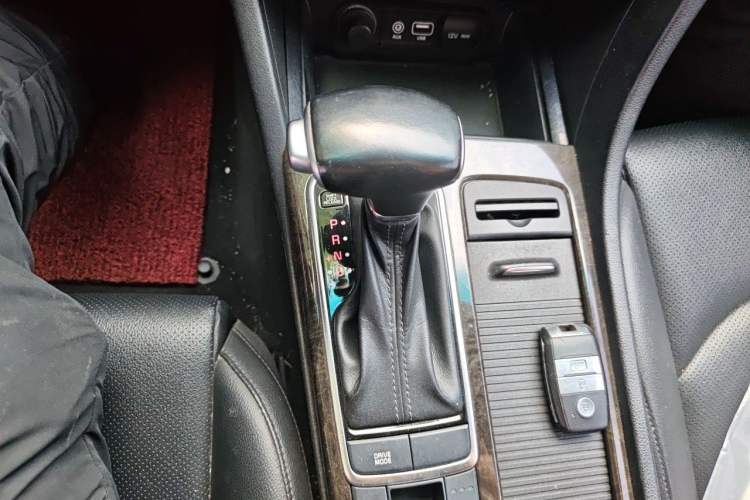 Used Kia K5 2017 2.0L Automatic 15th Anniversary Special Edition LUX Gear Lever
