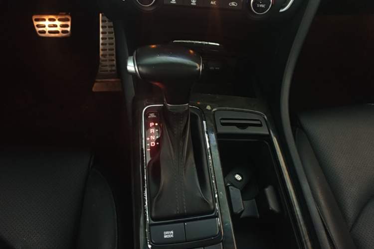 Used Kia K5 2017 2.0L Automatic 15th Anniversary Special Edition LUX Gear Lever