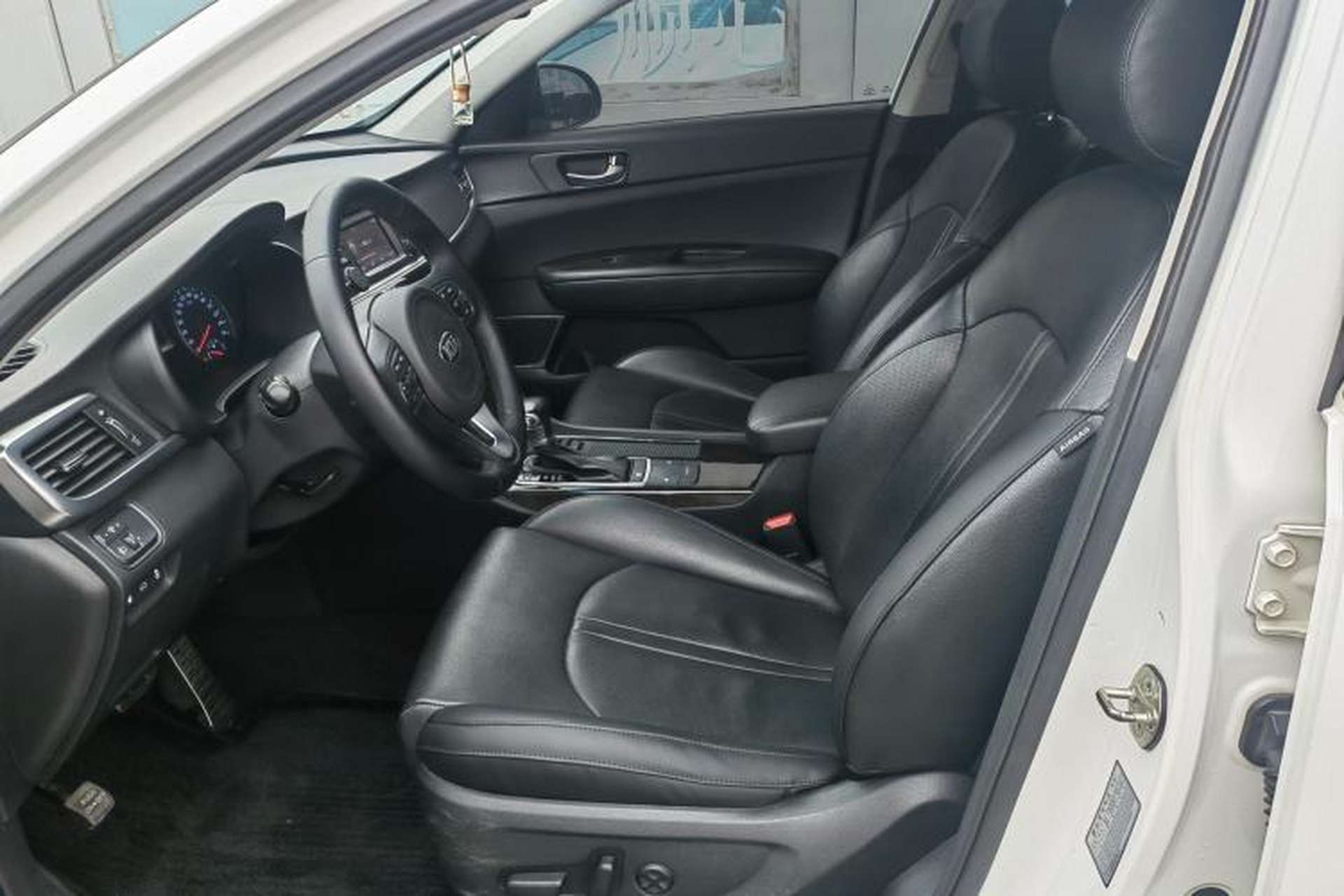 Used Kia K5 2017 2.0L Automatic 15th Anniversary Special Edition LUX Interior 2