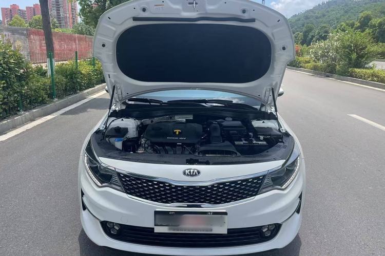 Used Kia K5 2017 2.0L Automatic 15th Anniversary Special Edition LUX Interior 4
