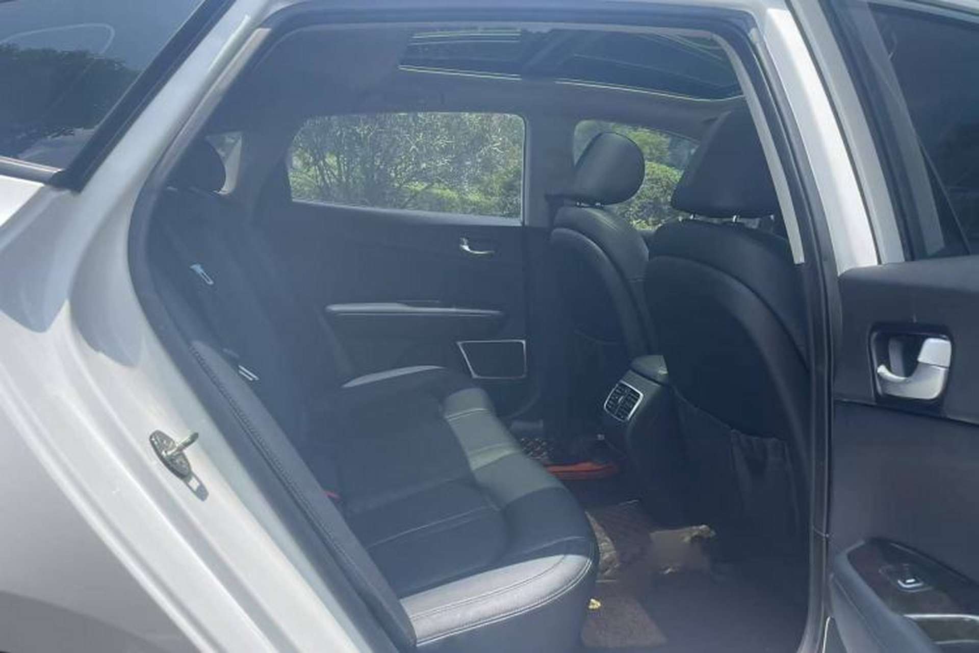 Used Kia K5 2017 2.0L Automatic 15th Anniversary Special Edition LUX Interior 6