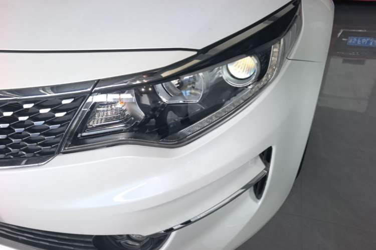 Used Kia K5 2017 2.0L Automatic 15th Anniversary Special Edition LUX Left Front Headlight
