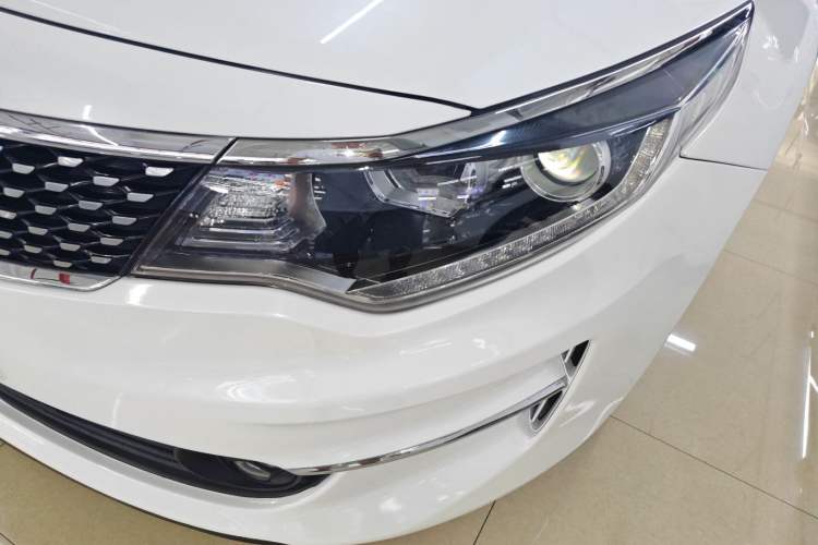 Used Kia K5 2017 2.0L Automatic 15th Anniversary Special Edition LUX Left Front Headlight