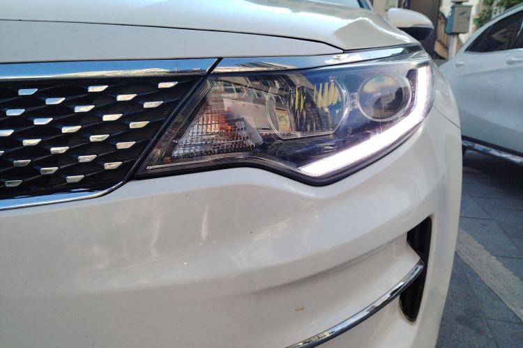 Used Kia K5 2017 2.0L Automatic 15th Anniversary Special Edition LUX Left Front Headlight