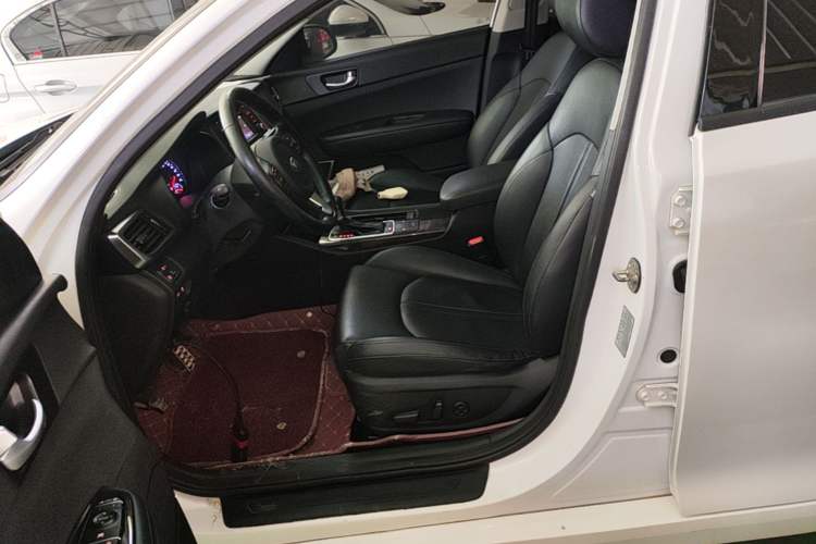 Used Kia K5 2017 2.0L Automatic 15th Anniversary Special Edition LUX Left Front Seat