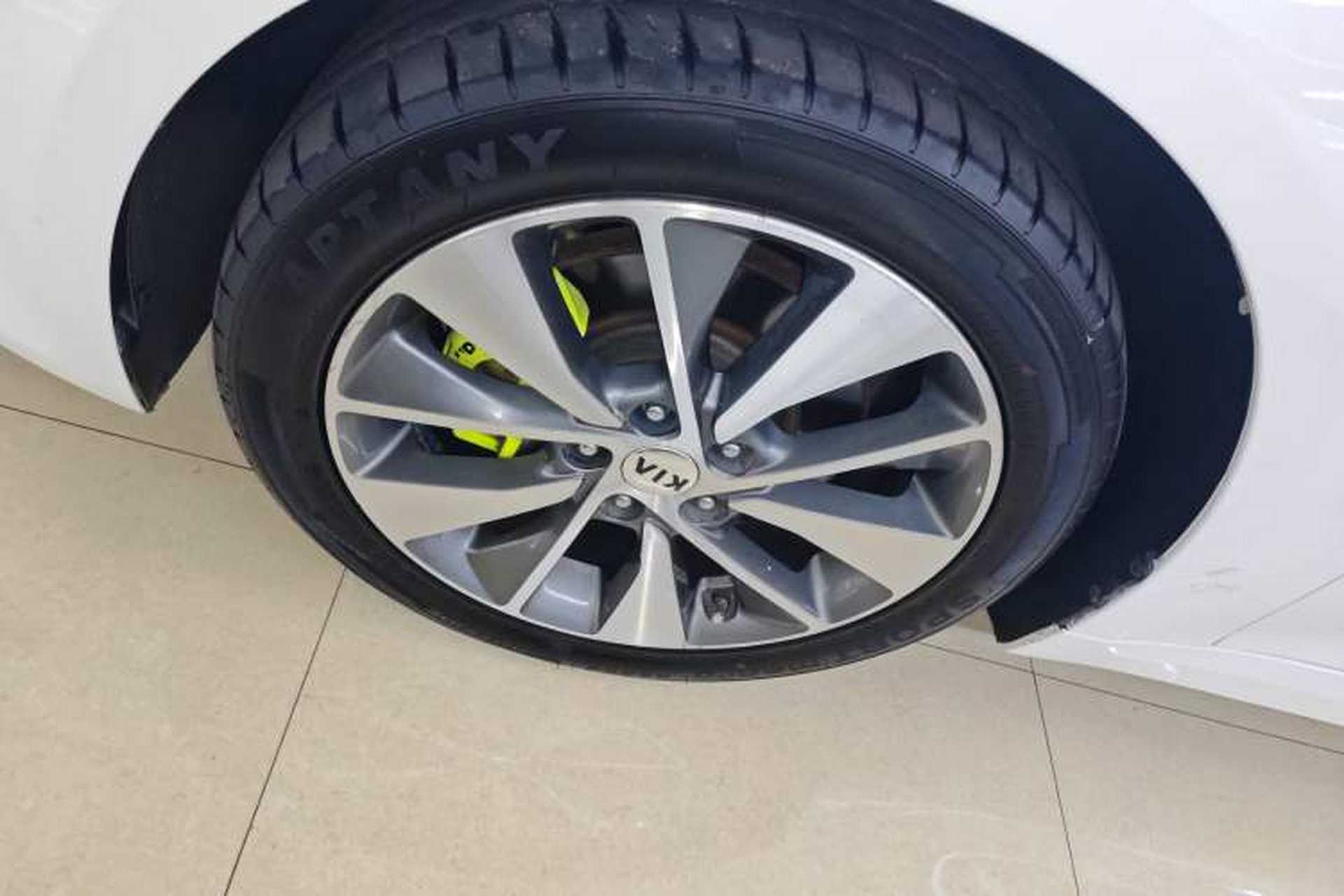 Used Kia K5 2017 2.0L Automatic 15th Anniversary Special Edition LUX Left Front Wheel Hub