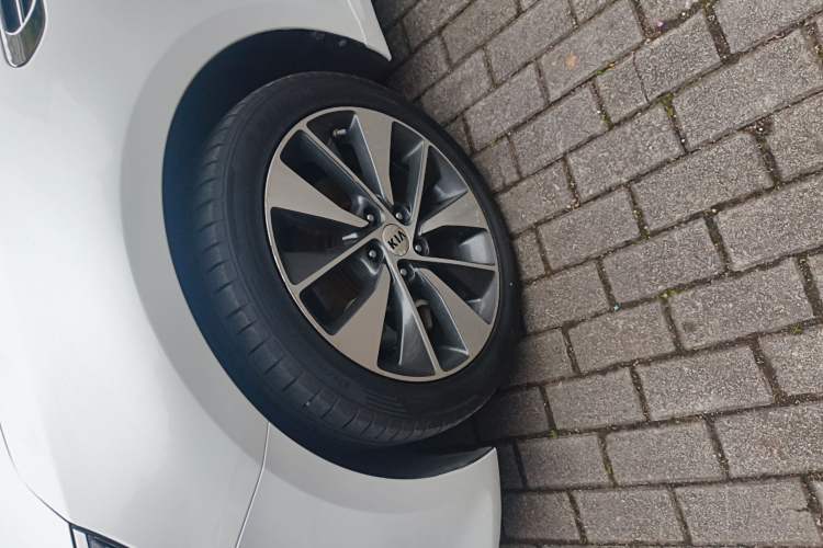 Used Kia K5 2017 2.0L Automatic 15th Anniversary Special Edition LUX Left Front Wheel Hub