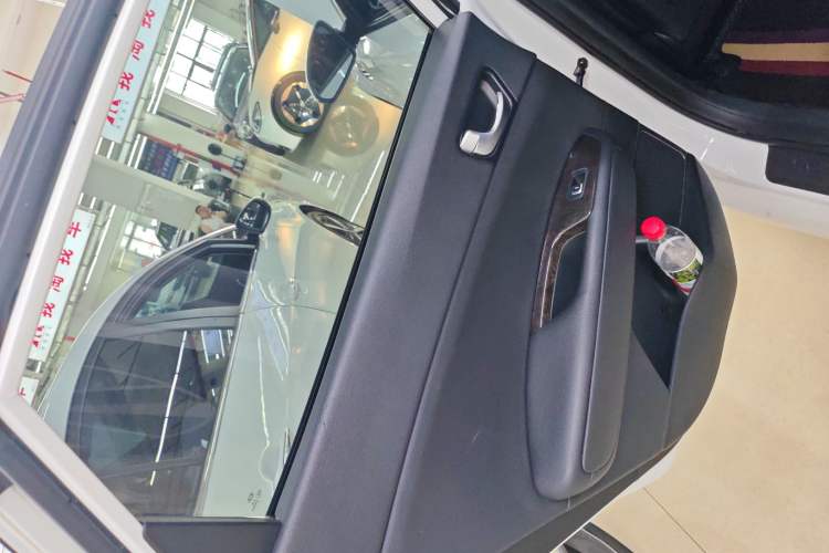 Used Kia K5 2017 2.0L Automatic 15th Anniversary Special Edition LUX Left Rear Door Interior