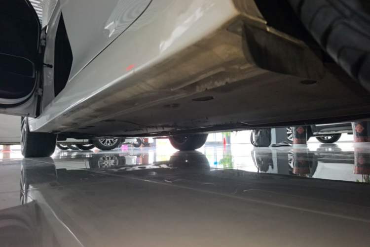 Used Kia K5 2017 2.0L Automatic 15th Anniversary Special Edition LUX Left Side Sill