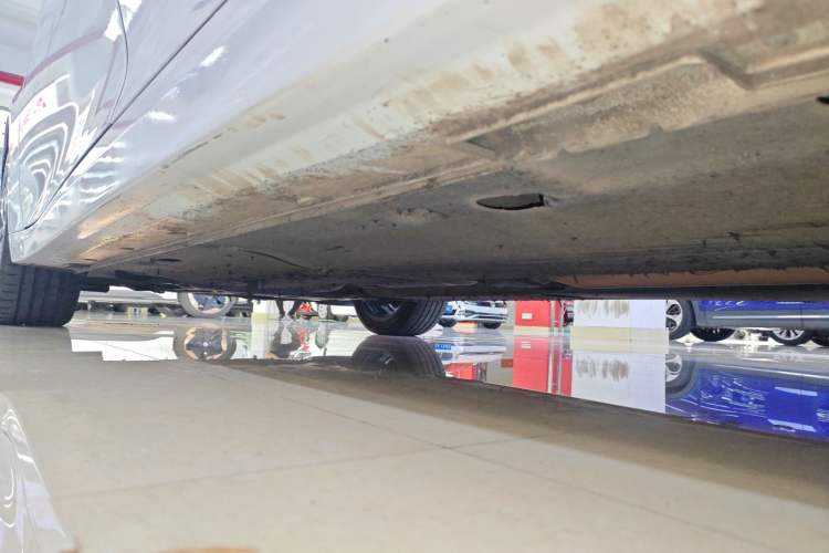Used Kia K5 2017 2.0L Automatic 15th Anniversary Special Edition LUX Left Side Sill