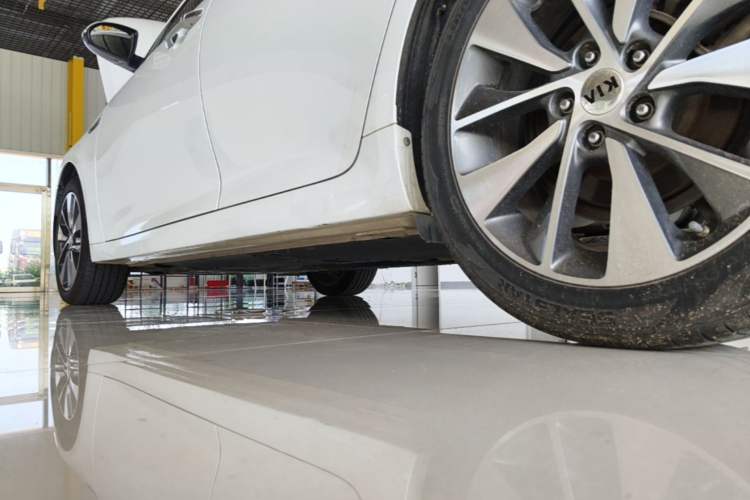 Used Kia K5 2017 2.0L Automatic 15th Anniversary Special Edition LUX Left Side Sill