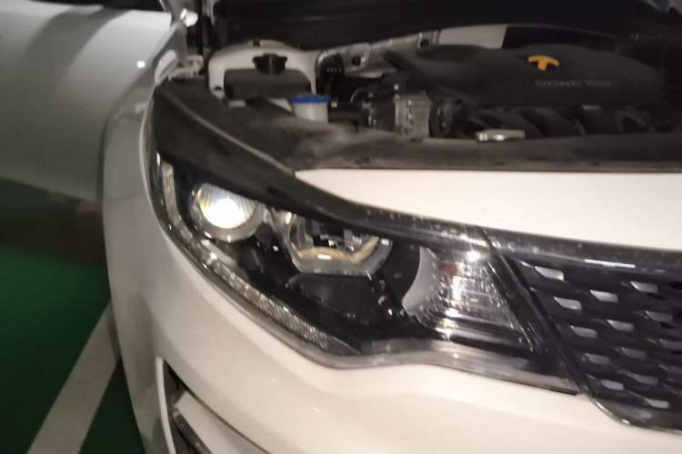 Used Kia K5 2017 2.0L Automatic 15th Anniversary Special Edition LUX Right Front Headlight