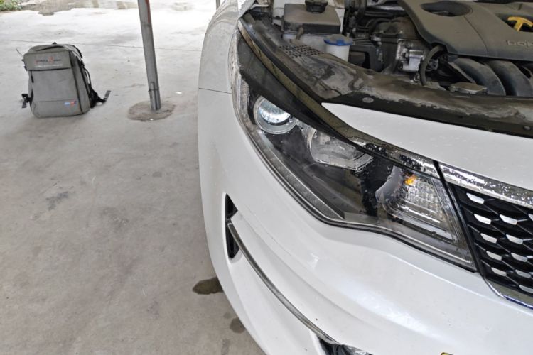 Used Kia K5 2017 2.0L Automatic 15th Anniversary Special Edition LUX Right Front Headlight