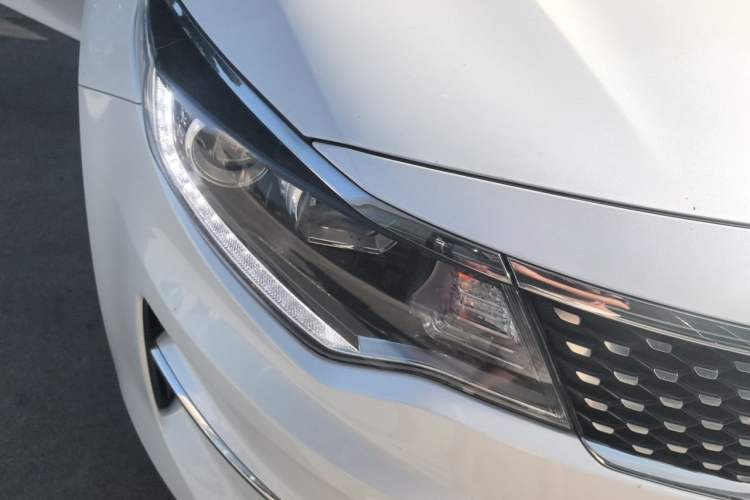 Used Kia K5 2017 2.0L Automatic 15th Anniversary Special Edition LUX Right Front Headlight