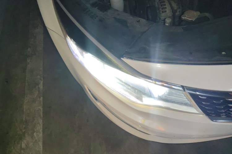 Used Kia K5 2017 2.0L Automatic 15th Anniversary Special Edition LUX Right Front Headlight