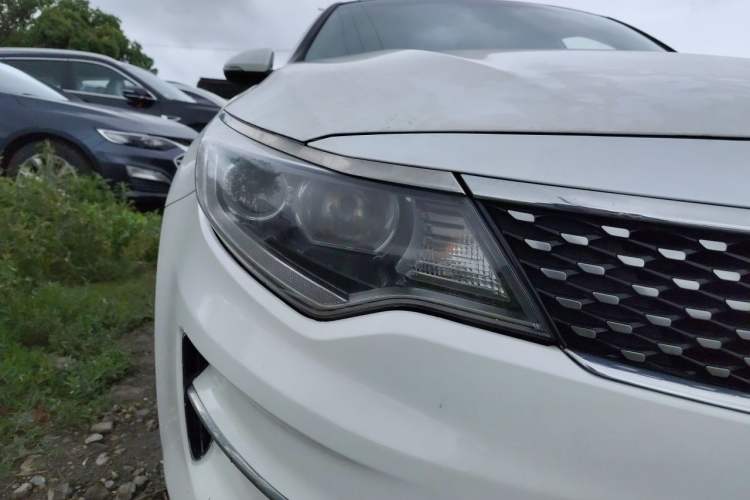 Used Kia K5 2017 2.0L Automatic 15th Anniversary Special Edition LUX Right Front Headlight