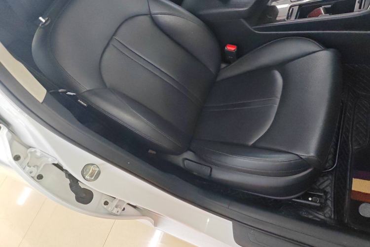 Used Kia K5 2017 2.0L Automatic 15th Anniversary Special Edition LUX Right Front Seat