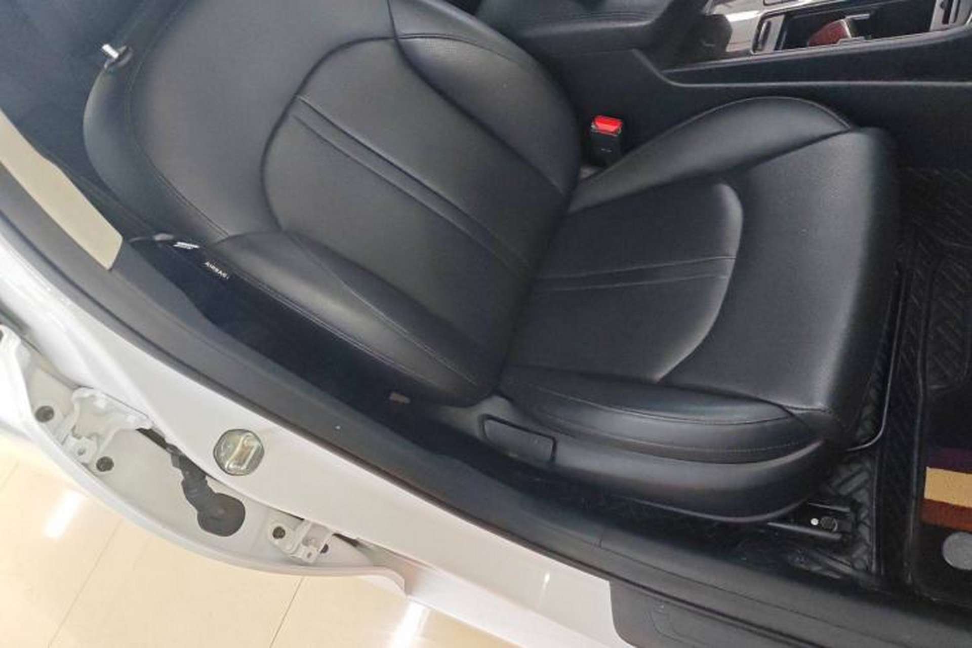 Used Kia K5 2017 2.0L Automatic 15th Anniversary Special Edition LUX Right Front Seat