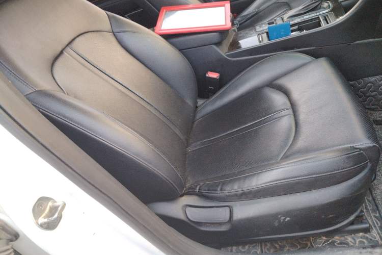 Used Kia K5 2017 2.0L Automatic 15th Anniversary Special Edition LUX Right Front Seat