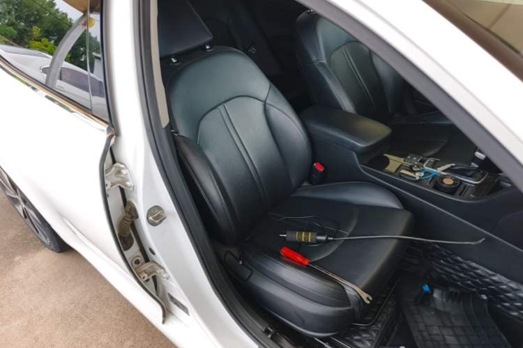 Used Kia K5 2017 2.0L Automatic 15th Anniversary Special Edition LUX Right Front Seat