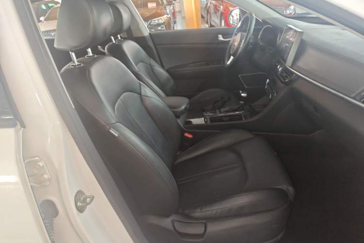 Used Kia K5 2017 2.0L Automatic 15th Anniversary Special Edition LUX Right Front Seat