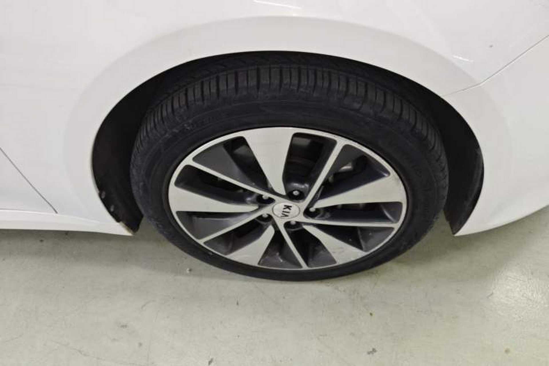 Used Kia K5 2017 2.0L Automatic 15th Anniversary Special Edition LUX Right Front Wheel Hub