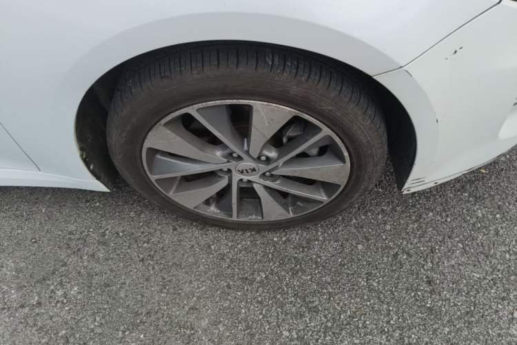 Used Kia K5 2017 2.0L Automatic 15th Anniversary Special Edition LUX Right Front Wheel Hub