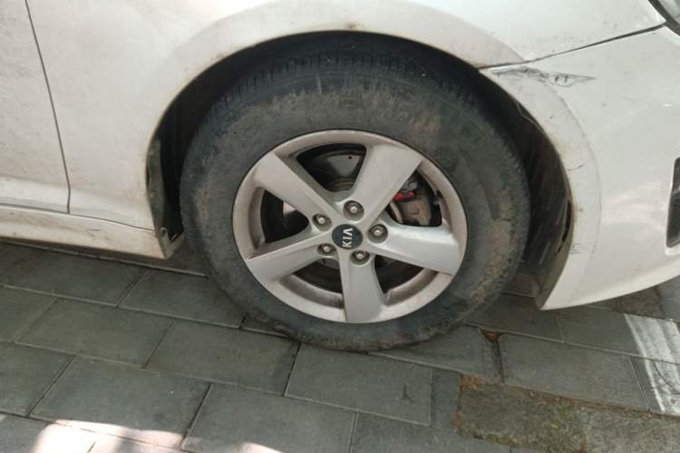 Used Kia K5  Right Front Wheel Hub