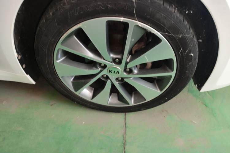 Used Kia K5 2017 2.0L Automatic 15th Anniversary Special Edition LUX Right Front Wheel Hub
