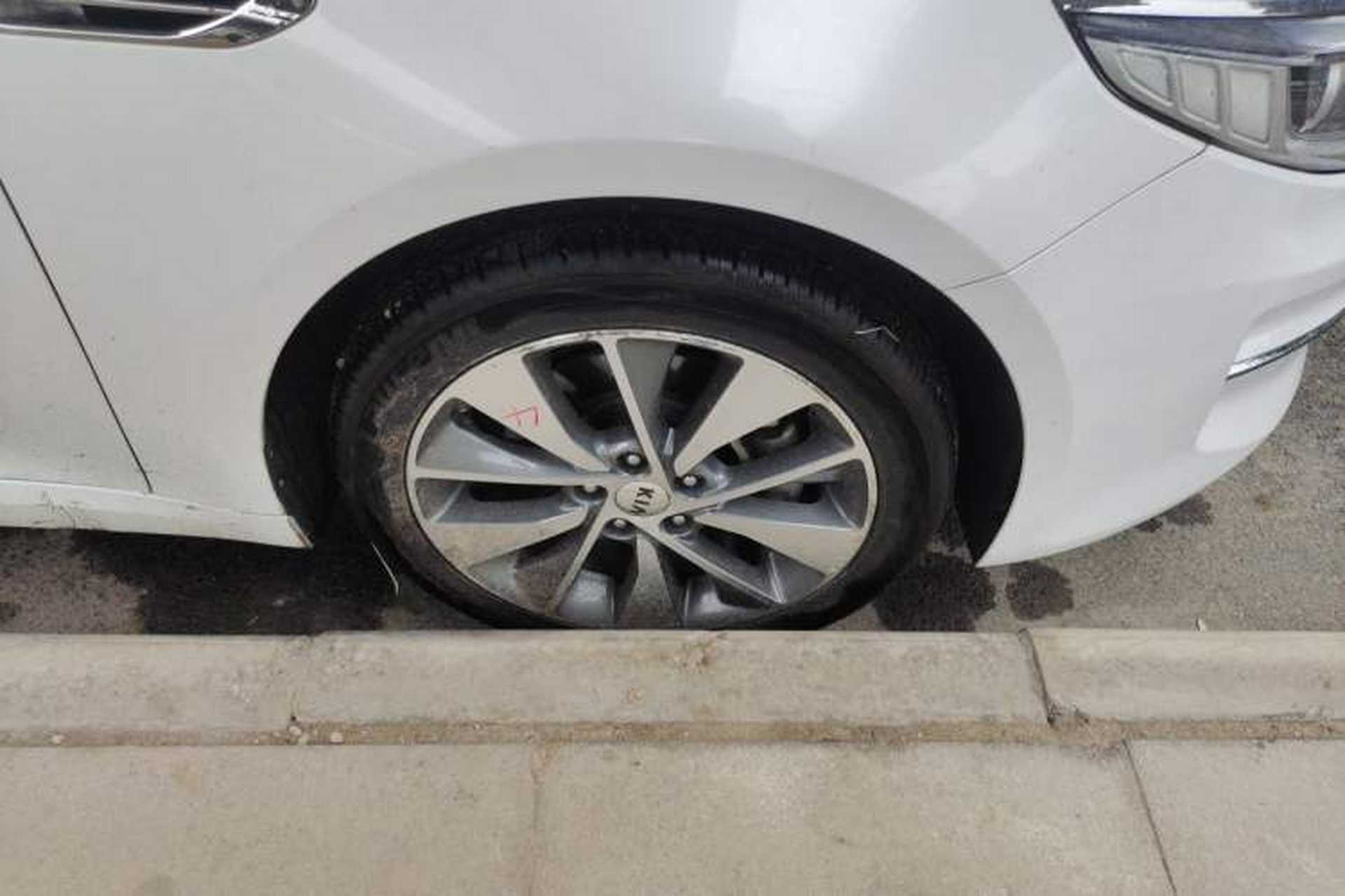 Used Kia K5 2017 2.0L Automatic 15th Anniversary Special Edition LUX Right Front Wheel Hub