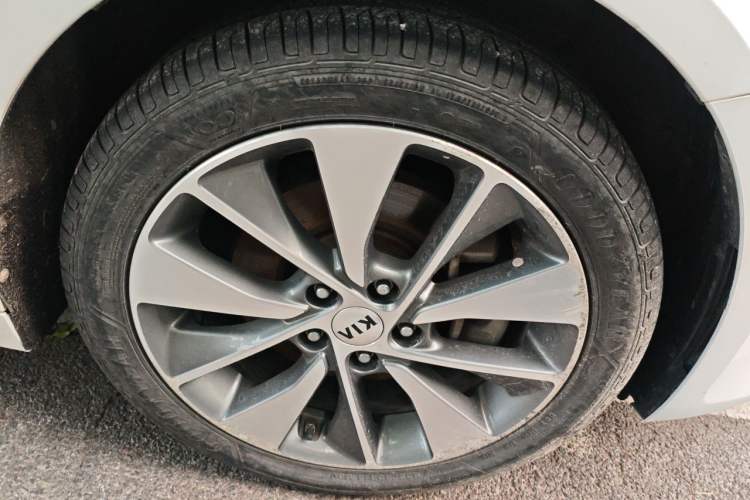 Used Kia K5 2017 2.0L Automatic 15th Anniversary Special Edition LUX Right Front Wheel Hub
