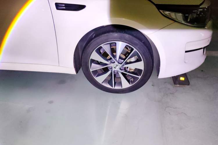 Used Kia K5 2017 2.0L Automatic 15th Anniversary Special Edition LUX Right Front Wheel Hub