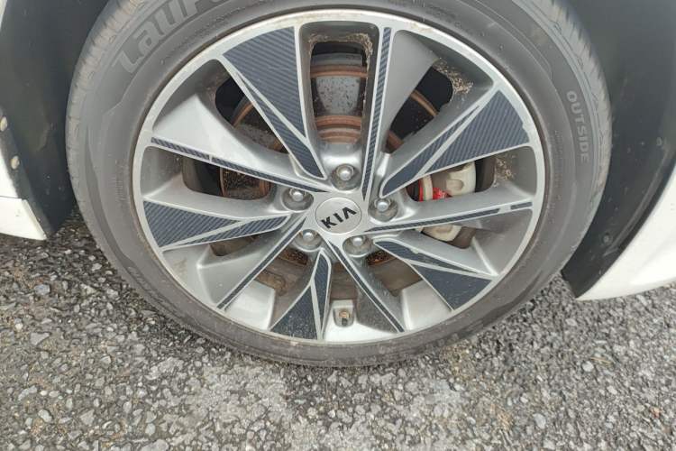 Used Kia K5 2017 2.0L Automatic 15th Anniversary Special Edition LUX Right Front Wheel Hub