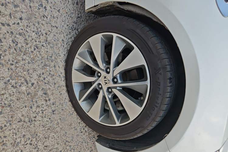 Used Kia K5 2017 2.0L Automatic 15th Anniversary Special Edition LUX Right Front Wheel Hub