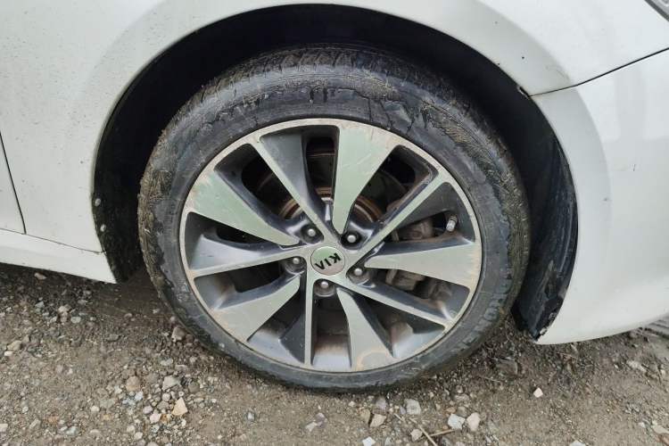 Used Kia K5 2017 2.0L Automatic 15th Anniversary Special Edition LUX Right Front Wheel Hub