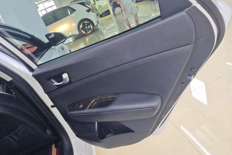 Used Kia K5 2017 2.0L Automatic 15th Anniversary Special Edition LUX Right Rear Door Interior