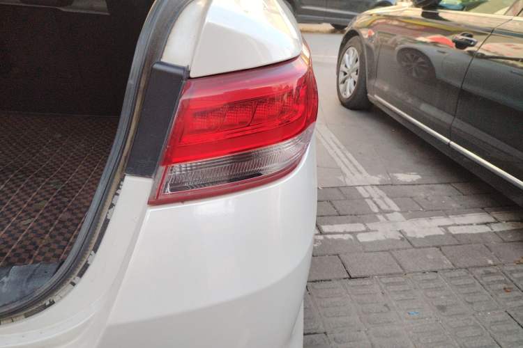 Used Kia K5 2017 2.0L Automatic 15th Anniversary Special Edition LUX Right Rear Taillight