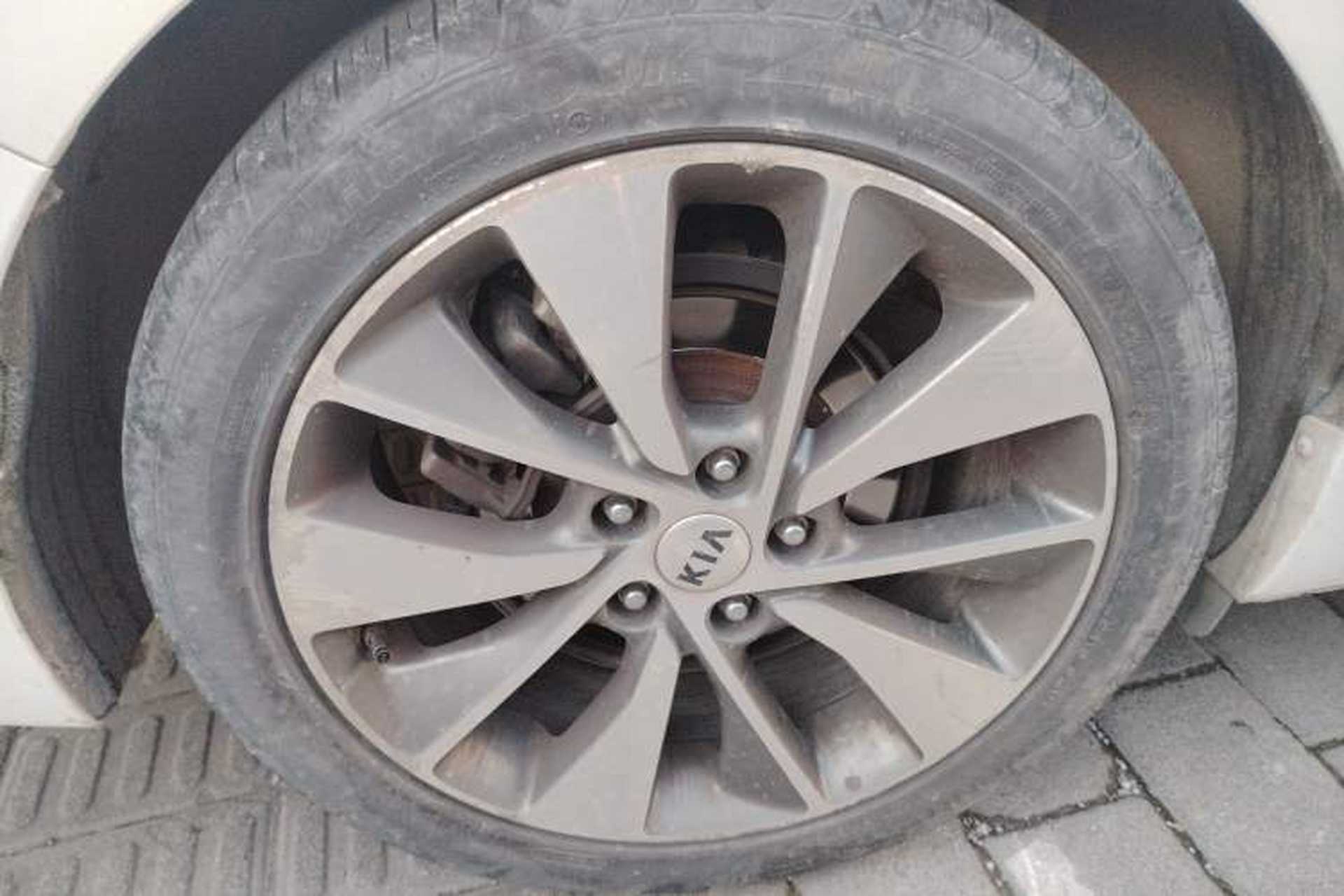 Used Kia K5 2017 2.0L Automatic 15th Anniversary Special Edition LUX Right Rear Wheel Hub