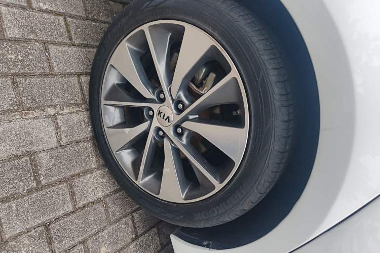 Used Kia K5 2017 2.0L Automatic 15th Anniversary Special Edition LUX Right Rear Wheel Hub