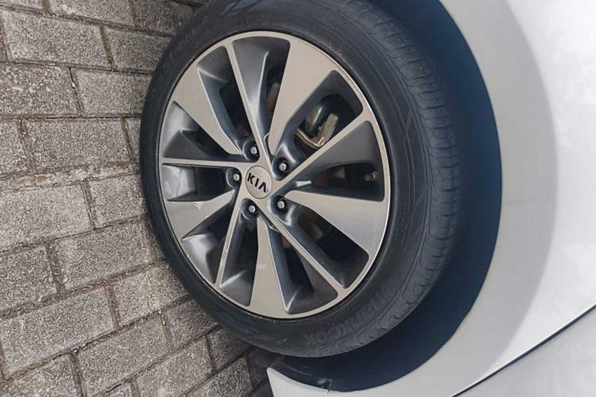 Used Kia K5 2017 2.0L Automatic 15th Anniversary Special Edition LUX Right Rear Wheel Hub