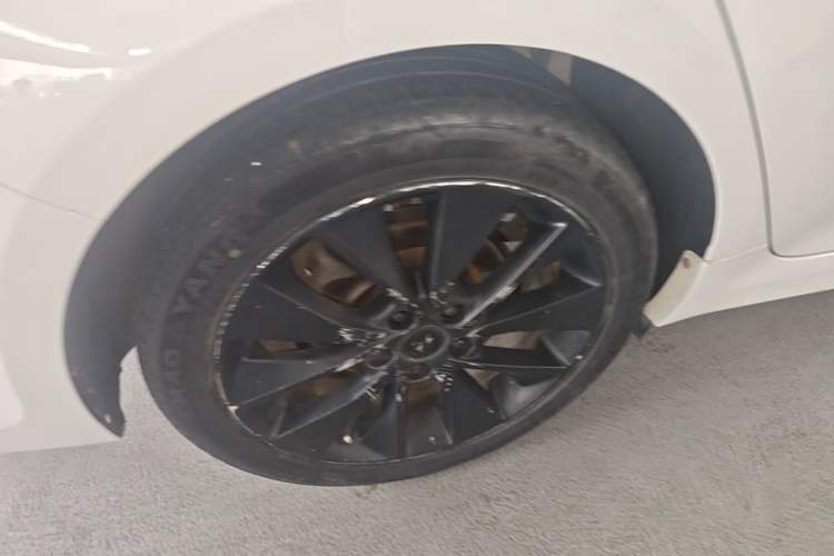 Used Kia K5 2017 2.0L Automatic 15th Anniversary Special Edition LUX Right Rear Wheel Hub