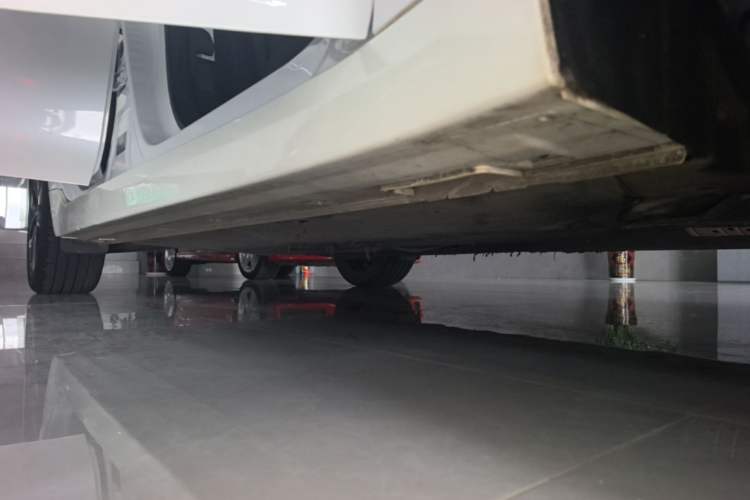 Used Kia K5 2017 2.0L Automatic 15th Anniversary Special Edition LUX Right Side Sill