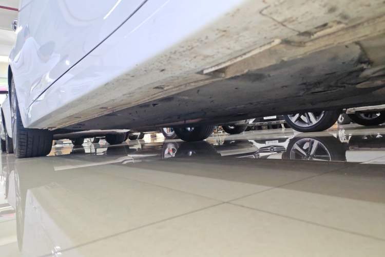 Used Kia K5 2017 2.0L Automatic 15th Anniversary Special Edition LUX Right Side Sill