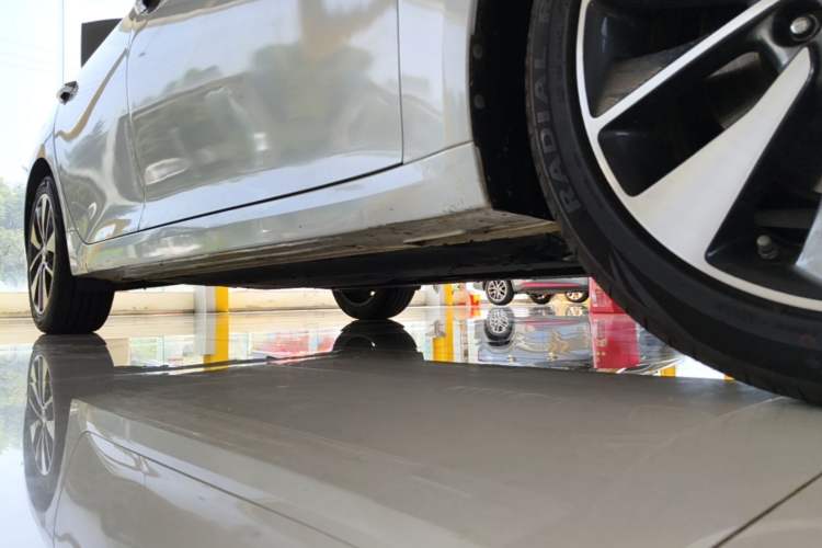 Used Kia K5 2017 2.0L Automatic 15th Anniversary Special Edition LUX Right Side Sill