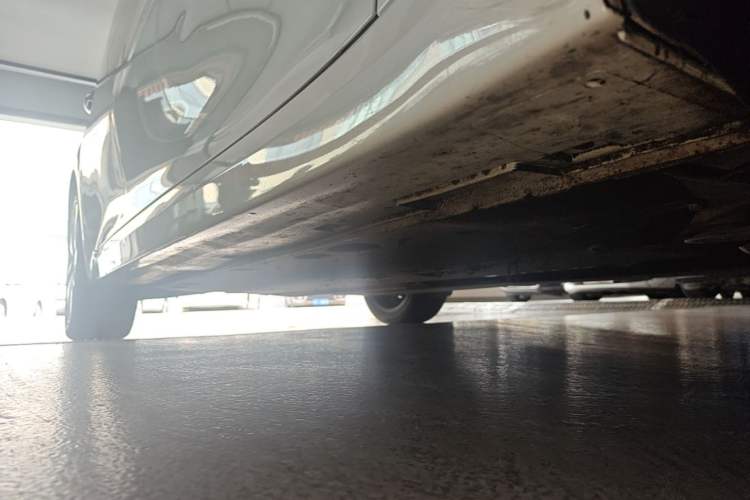 Used Kia K5 2017 2.0L Automatic 15th Anniversary Special Edition LUX Right Side Sill