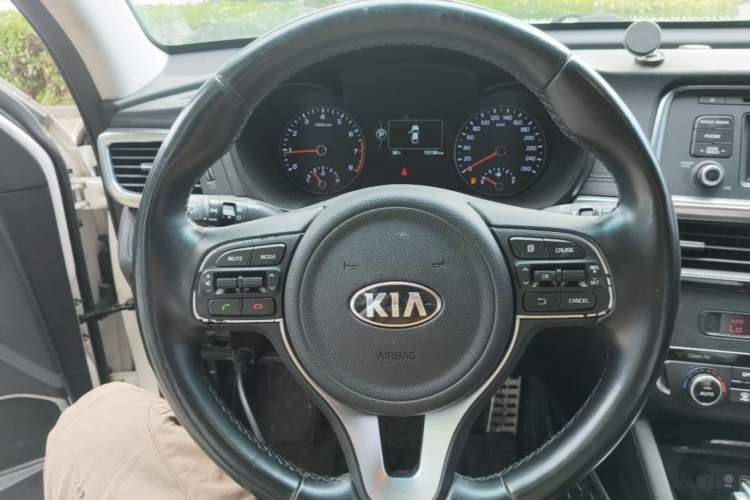 Used Kia K5 2017 2.0L Automatic 15th Anniversary Special Edition LUX Steering Wheel