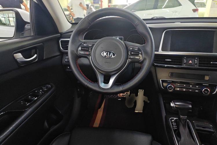 Used Kia K5 2017 2.0L Automatic 15th Anniversary Special Edition LUX Steering Wheel