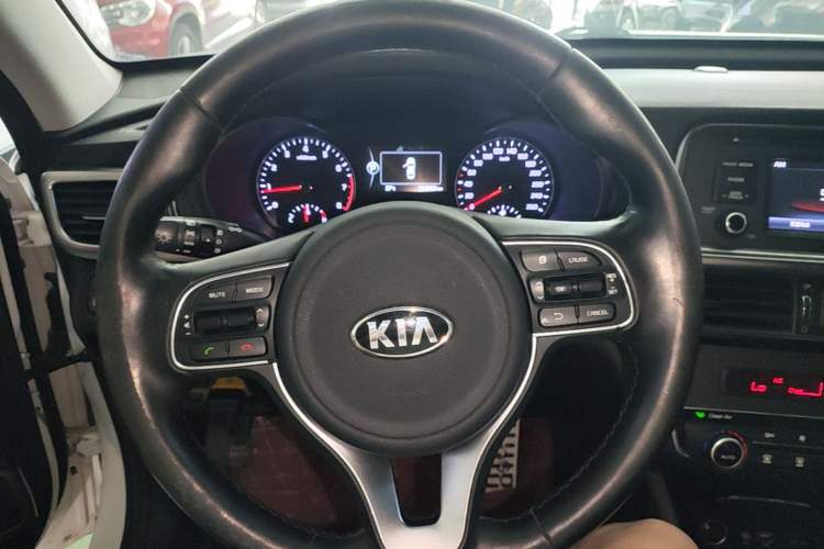 Used Kia K5 2017 2.0L Automatic 15th Anniversary Special Edition LUX Steering Wheel